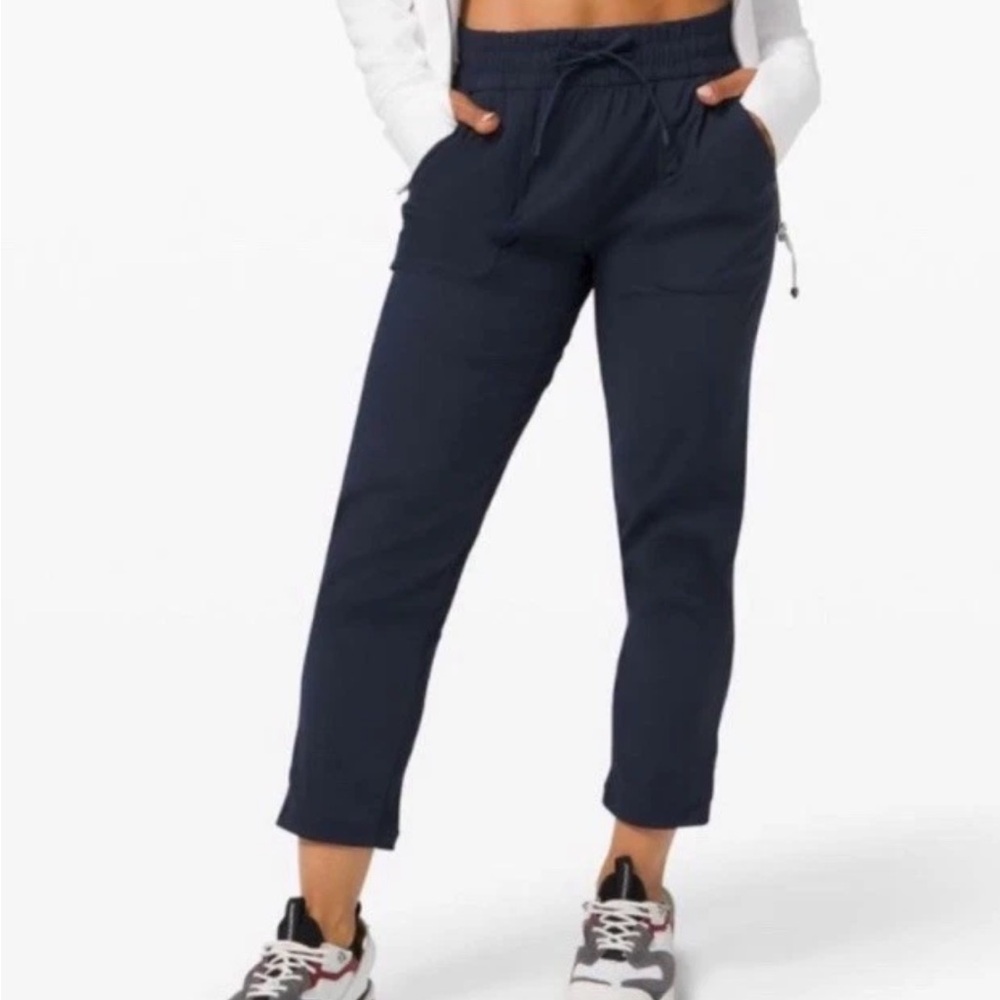 Lululemon Beyond the Studio Crop Joggers Pants Blue Striped Size 8 Woman